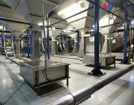 Αλυσίδα σωλήνων που ταΐζει μεταβιβάζοντας το σύστημα για τη σκόνη και τους κόκκους με τον εξοπλισμό χορήγησης της δόσης